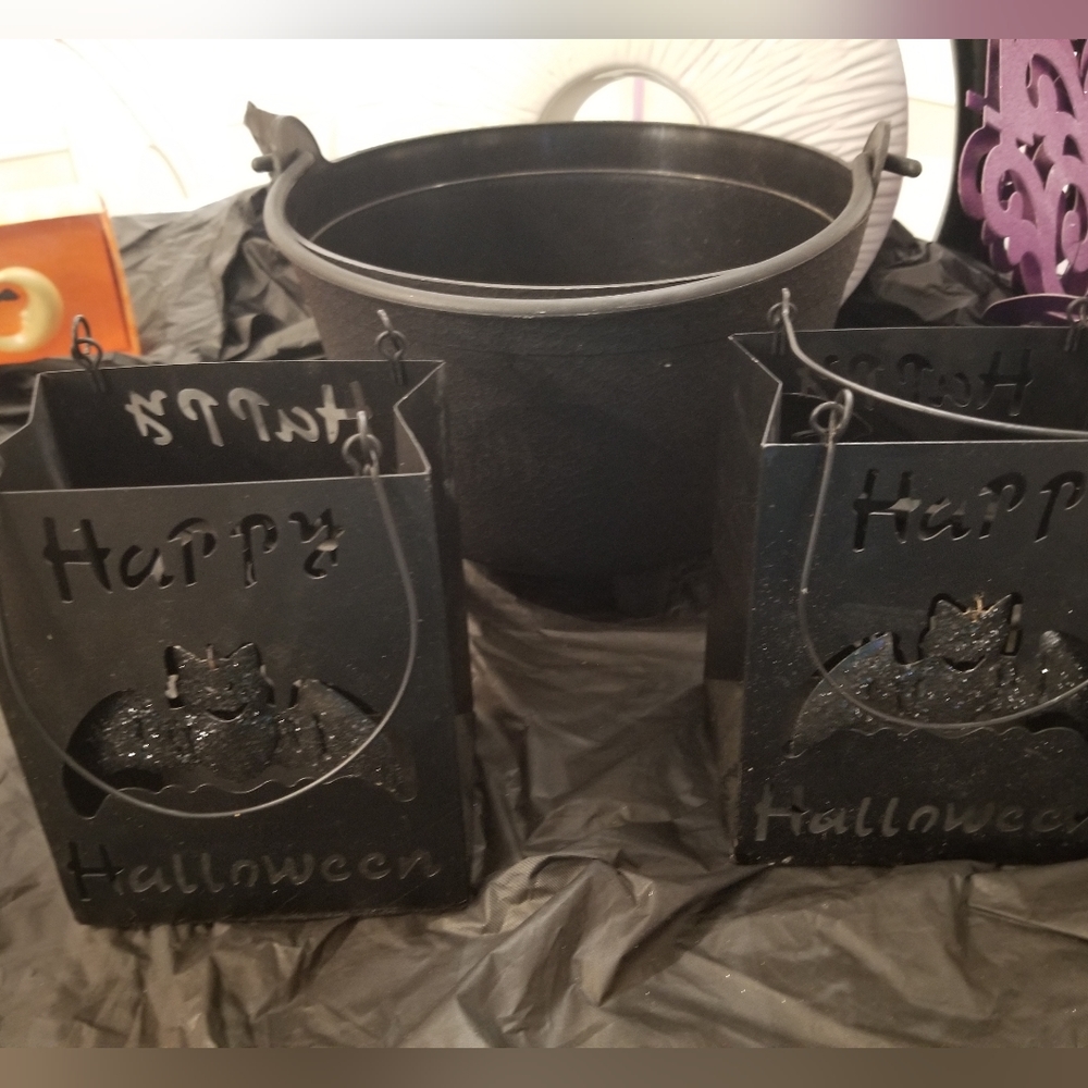 Two Halloween Containers - Picture 3 of 3